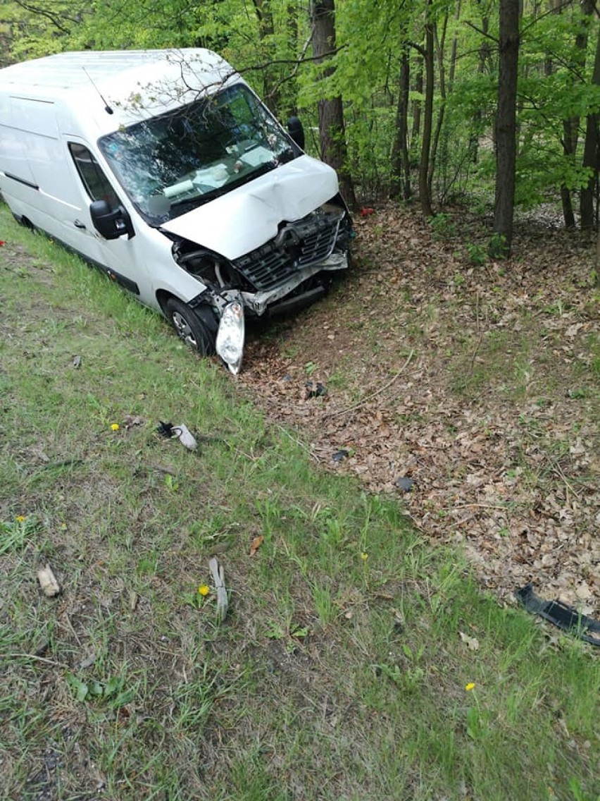 Zderzenie na DK42 w Kleśniskach. Na ZDJĘCIACH nie wygląda to dobrze 