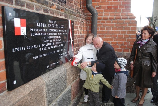 W Turku odsłonięto tablicę upamiętniającą ofiary tragedii smoleńskiej