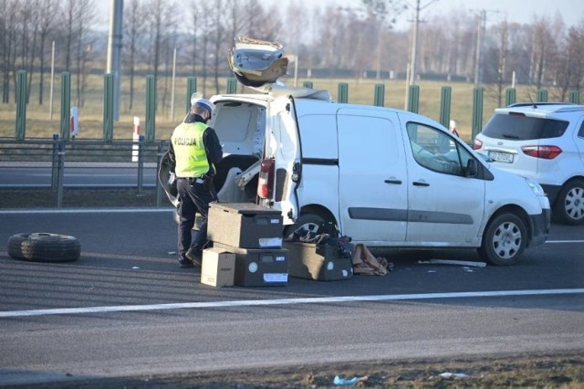 Na autostradzie A1 w okolicy węzła Warlubie doszło do poważnego wypadku z udziałem samochodu osobowego i dostawczego