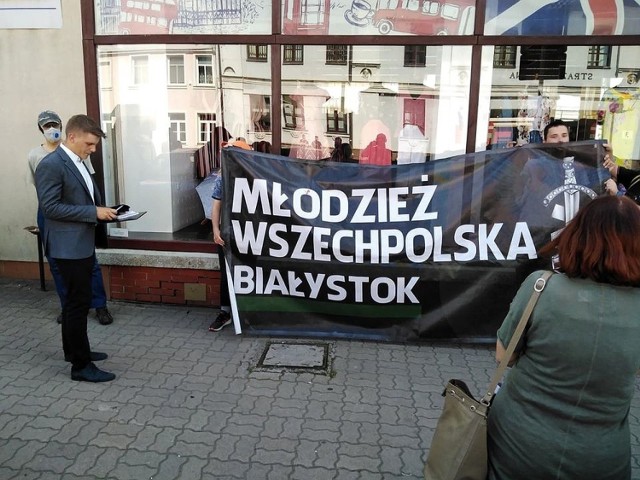 Młodzież Wszechpolska zorganizowała protest przeciwko filmowi "W mieście Białystok"