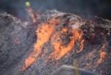 Wielki pożar w Kamienikach gasiło 50 jednostek.Topił się asfalt.Miliionowe straty FOT