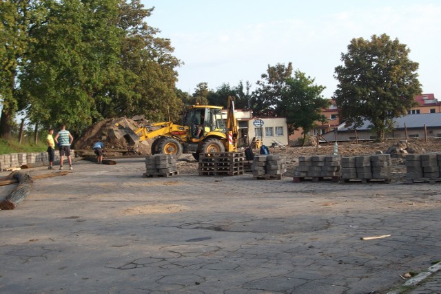 Po tzw. dworcu autobusowym w Dzierzgoniu pozostał rozkopany plac