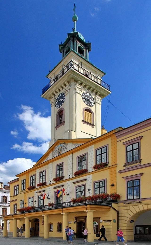 Radni chcą by krzyż w urzędzie pojawił się na sali sesyjnej.