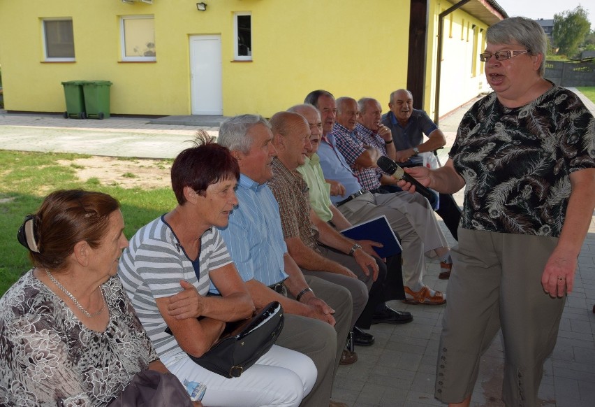 Seniorzy korzystają z dobrej pogody. Wczoraj spotkali się...