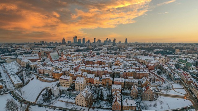 Polskie miasta, takie jak Gdańsk, Wrocław czy Kraków, regularnie zdobywają uznanie w rankingach popularności i są chwalone przez podróżników i influencerów. Tym razem to jednak Warszawa znajduje się w centrum uwagi.