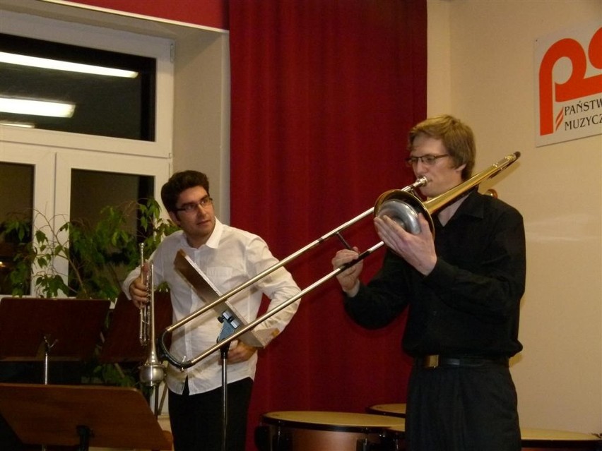Szkoła Muzyczna w Zduńskiej Woli świętuje jubileusz koncertowo: ,,Pół żartem, pół serio"