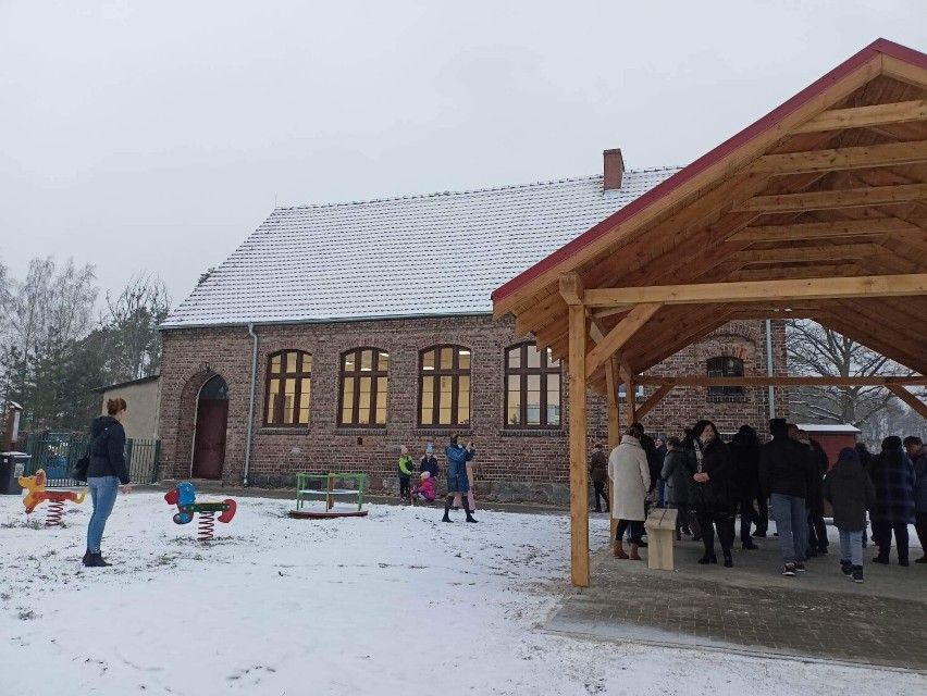 Oficjalne otwarcie wiaty w Uścikówcu w gminie Oborniki [ZDJĘCIA]