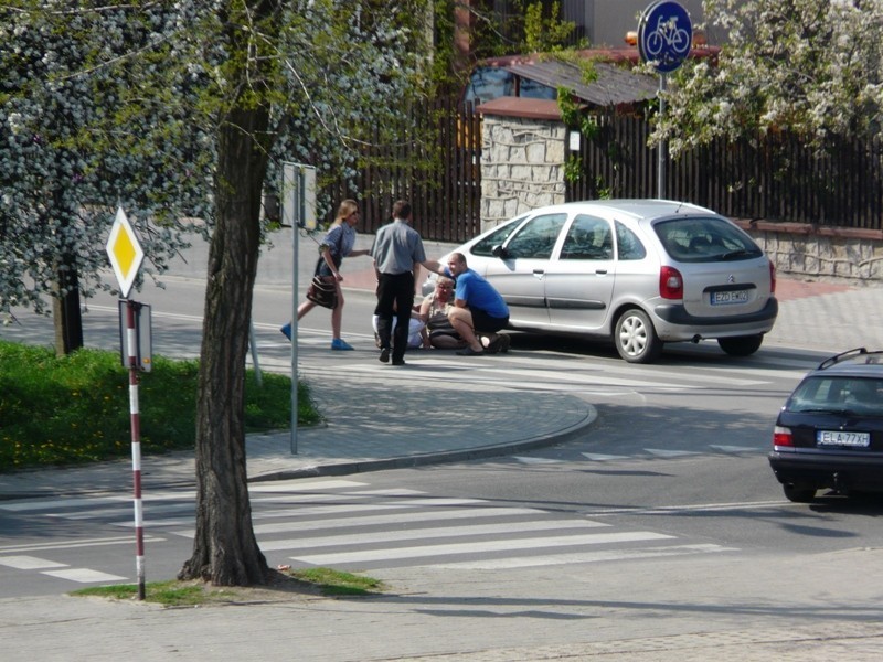 Rowerzystka potrącona w Karsznicach [zdjęcia]