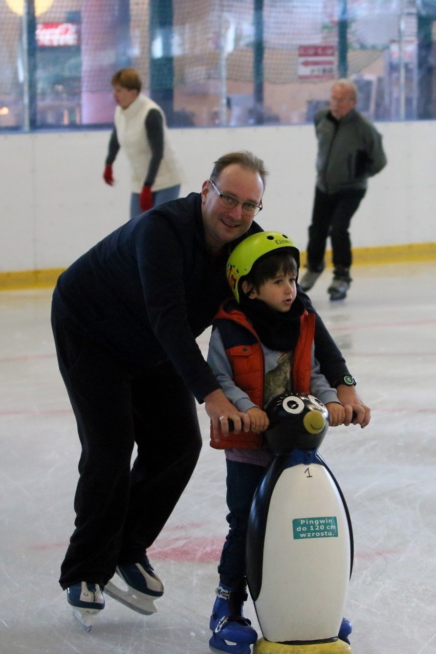 Icemania Lublin znowu czynna. Chętnych do jazdy na łyżwach nie brakowało. Zobacz zdjęcia!