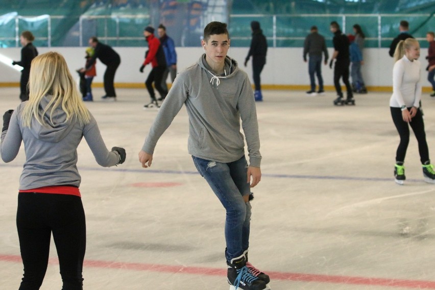 Icemania Lublin znowu czynna. Chętnych do jazdy na łyżwach nie brakowało. Zobacz zdjęcia!