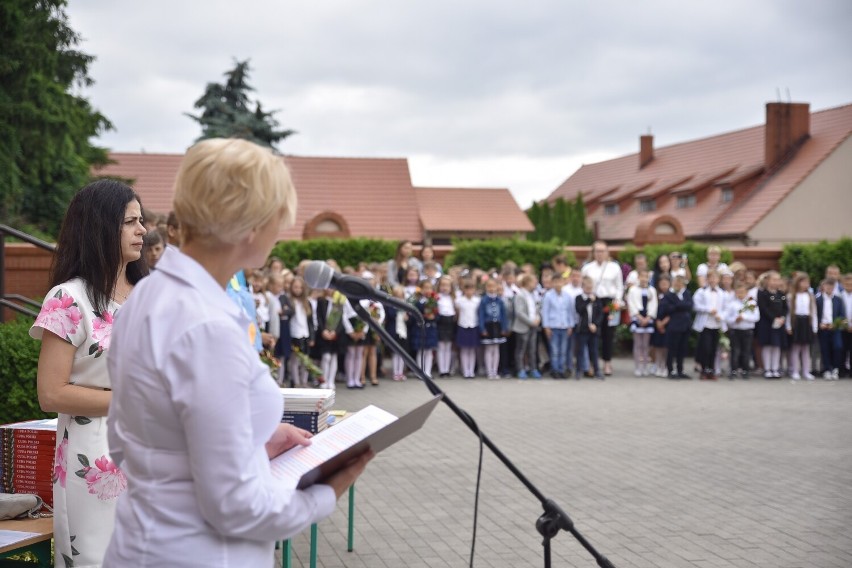 Jutrosin. Uczniowie ze Szkoły Podstawowej w Jutrosinie również zakończyli rok szkolny 2020/2021 [ZDJĘCIA]