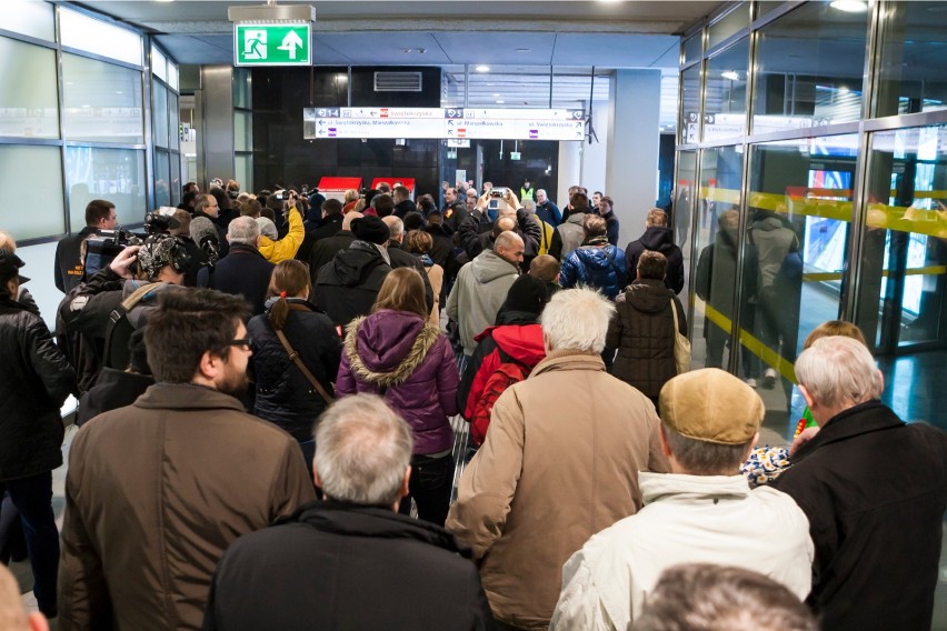 Zdjęcie z otwarcia centralnego odcinka II linii metra,...