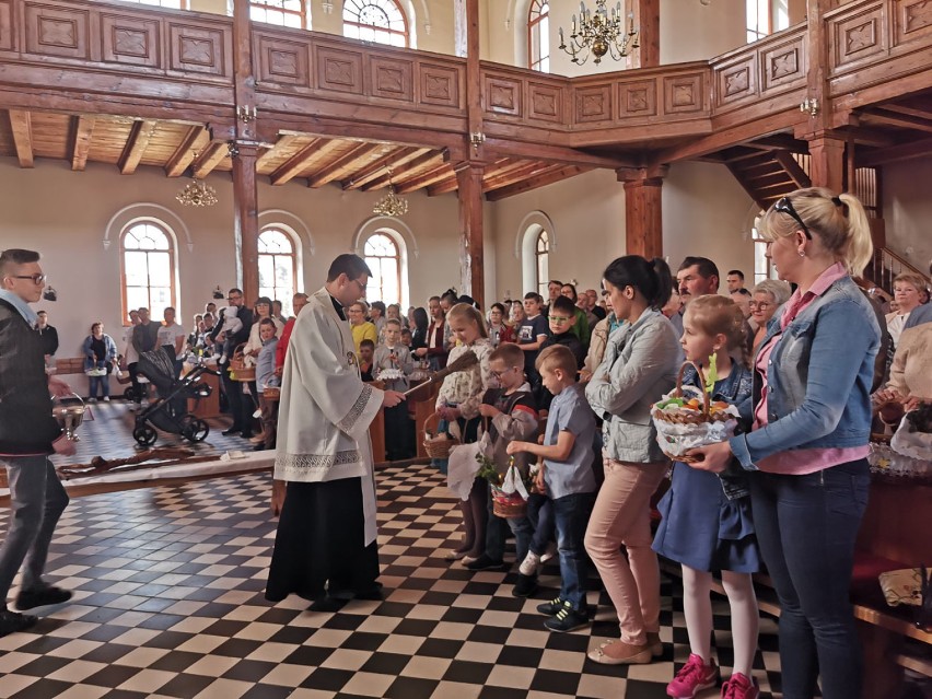 Święcenie potraw w kościele św. Jana w Pniewach