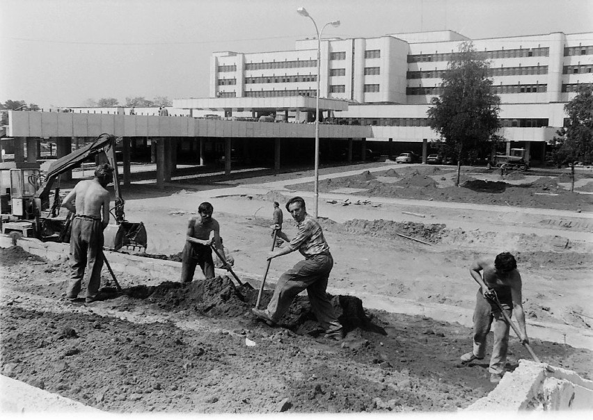 Jak budowano szpital Matki Polki? Czyją twarz ma rzeźba?