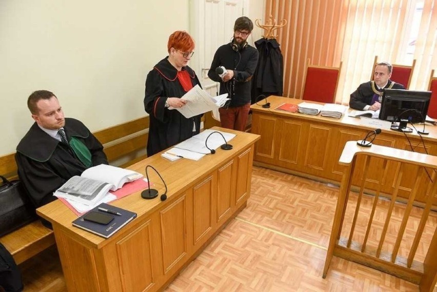 Odczytanie aktu oskarżenia w Sądzie Okręgowym w Toruniu.
