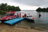 Poddębice: Ratownicy wyłowili z Jeziorska trzy osoby podczas pokazu dla dzieci