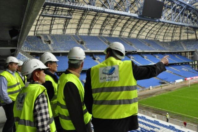 radni na stadionie, budowa stadionu w Poznaniu