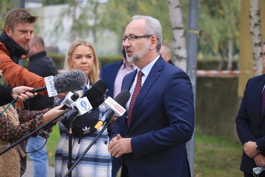 Minister zdrowia Adam Niedzielski we wtorek przyjął czwartą...