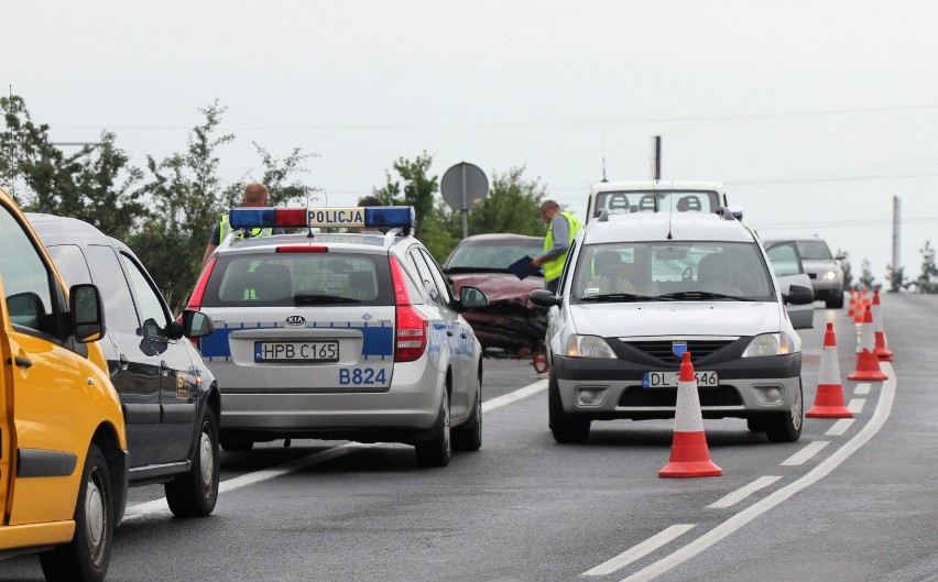 Wypadek na ulicy Wrocławskiej w Legnicy, są ranni [ZDJĘCIA]