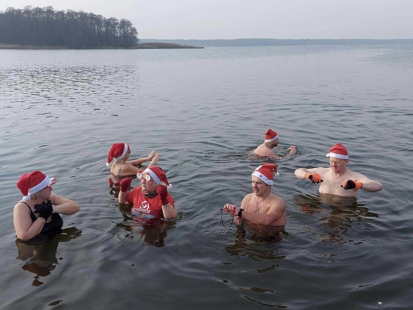 Mikołajowe morsowanie w Sławie. Morsy spotykają się na...