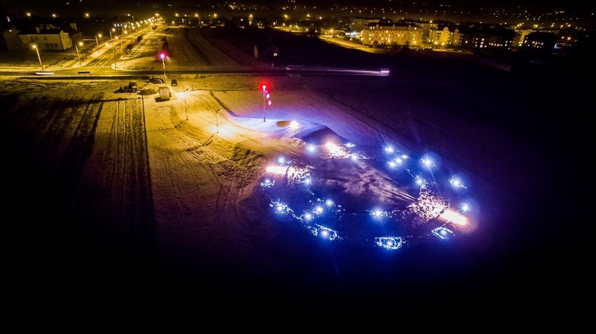 Kraśnik: "Wysoki nasyp i bożonarodzeniowe oświetlenie" lądowiska. Radni PiS mają zastrzeżenia 