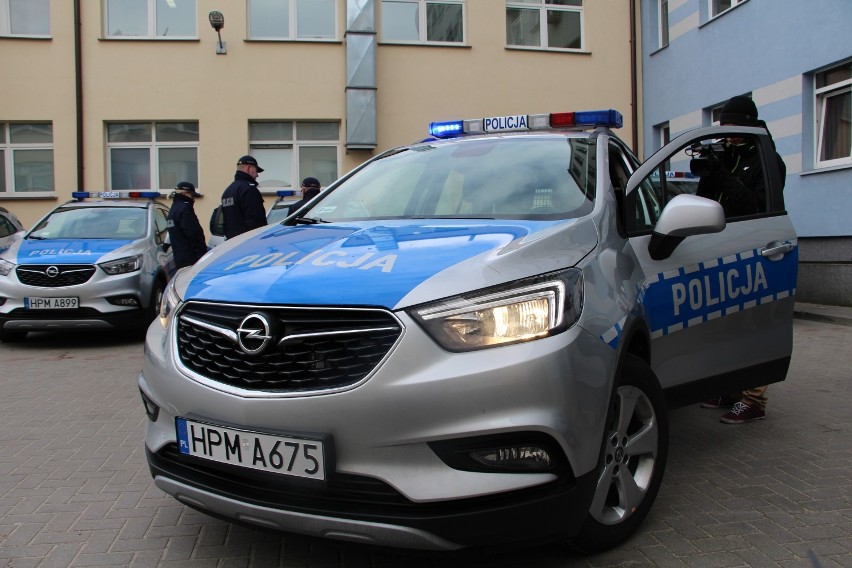 Nowe radiowozy i nieoznakowane samochody dla białostockich policjantów [foto]