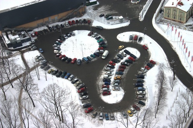 Zdjęcie przedstawia parking przy CH Pogoria w dąbrowie Górniczej. Chcesz zobaczyć więcej zdjęć woj.śląskiego z powietrza? KLIKNIJ