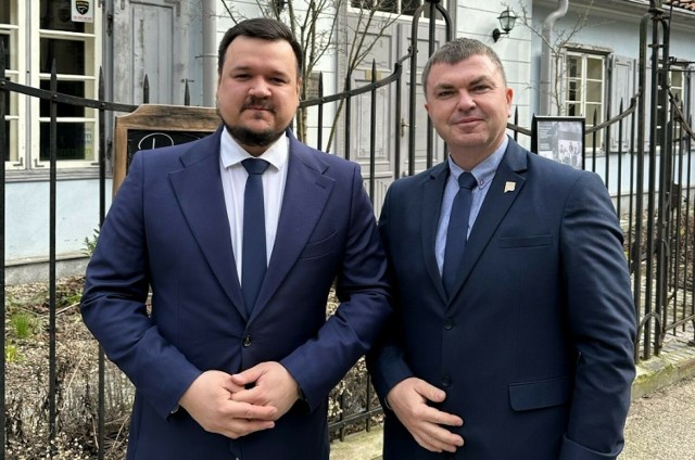 Trzecia Droga przedstawiła kandydatów do sejmiku wojewódzkiego na Pomorzu / n/a Łukasz Kopeć (l) i Szymon Redlin (p)