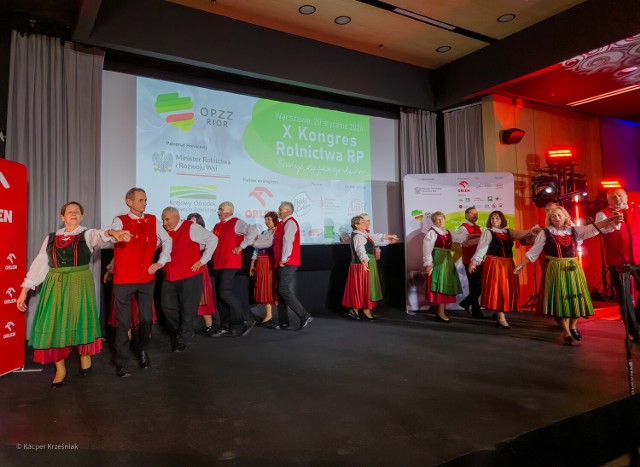 Zespół Pieśni i Tańca Ziemi Konopnickiej podczas występu na X Kongresie Rolnictwa W Warszawie