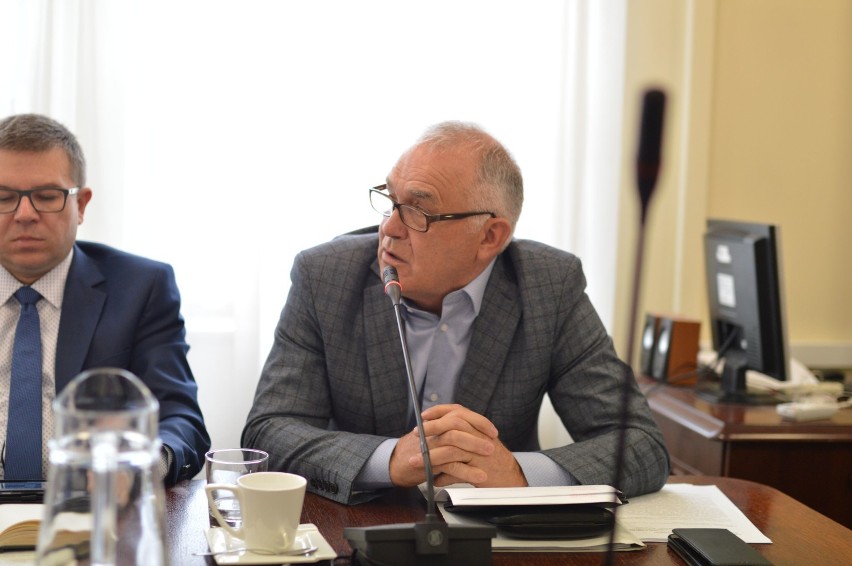 Jan Przybysz, kierownik GZO w Kęsowie uzasadnia decyzję o likwidacji filii ze względów finansowych