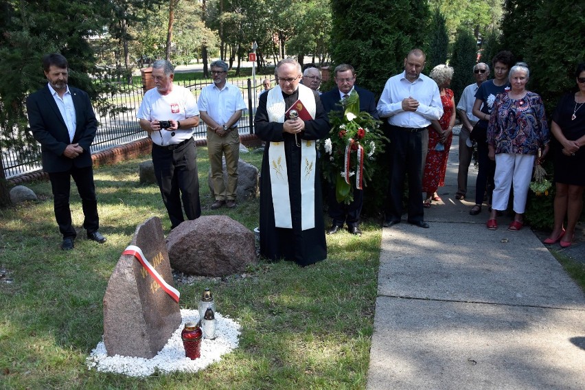 Bitwa warszawska: W Chodzieży odsłonięto kamień upamiętniający "Cud nad Wisłą" [ZDJĘCIA]