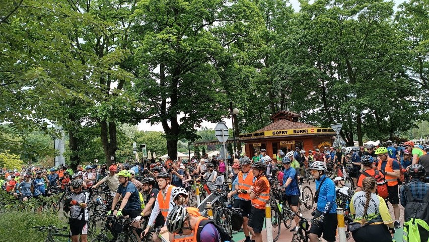 Duże święto rowerzystów na Śląsku! Blisko 1000 uczestników przejechało przez 5 miast woj. śląskiego. Zobacz zdjęcia