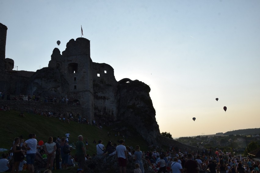 II Zamkowa Fiesta Balonowa - tłumy obserwowały wyścig...