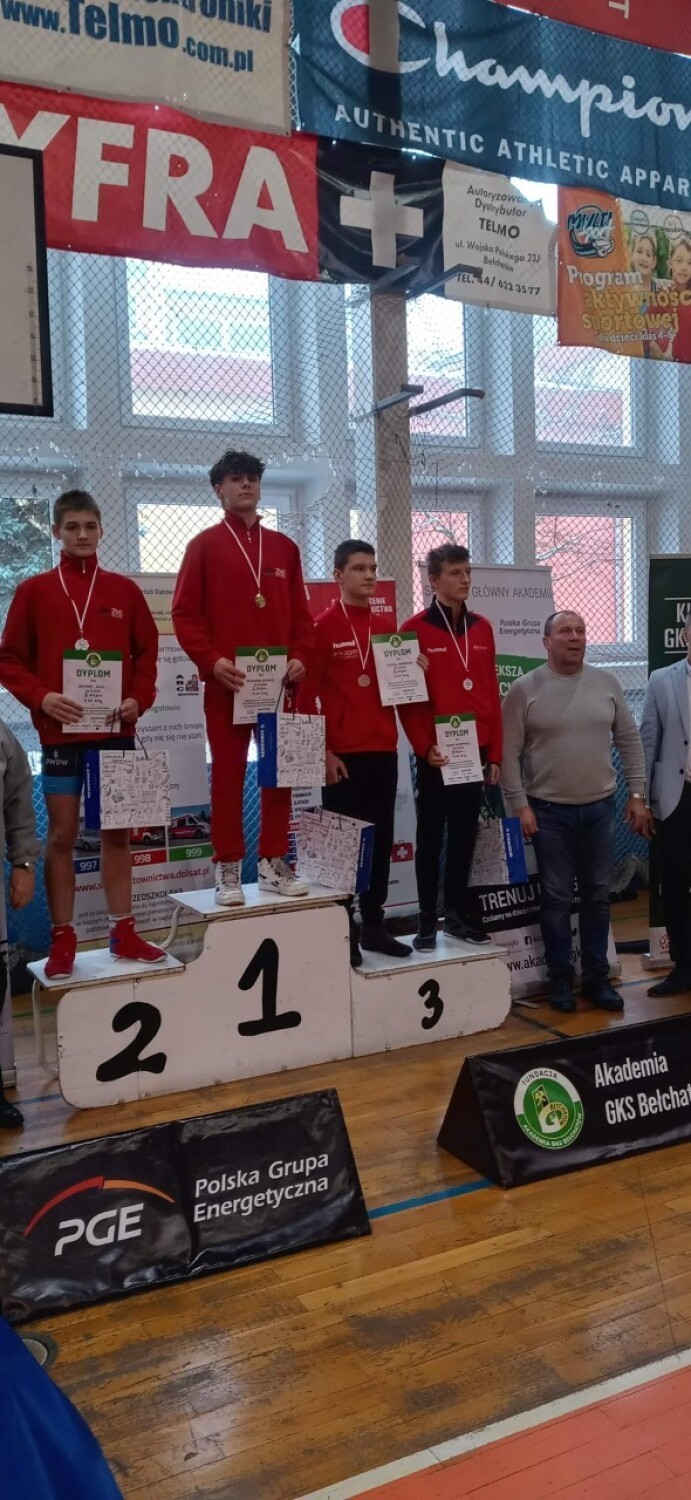 Siedem medali zapaśników z ZKS Radomsko na Mistrzostwach Województwa Młodzików w Bełchatowie