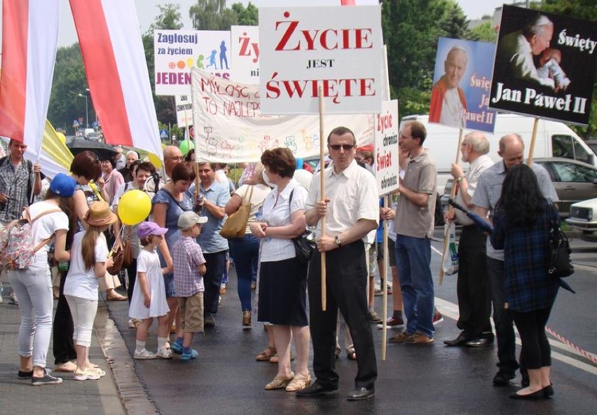 Marsz w Oświęcimiu. Przeszli ulicami miasta manifestując przywiązanie do wartości rodzinnych