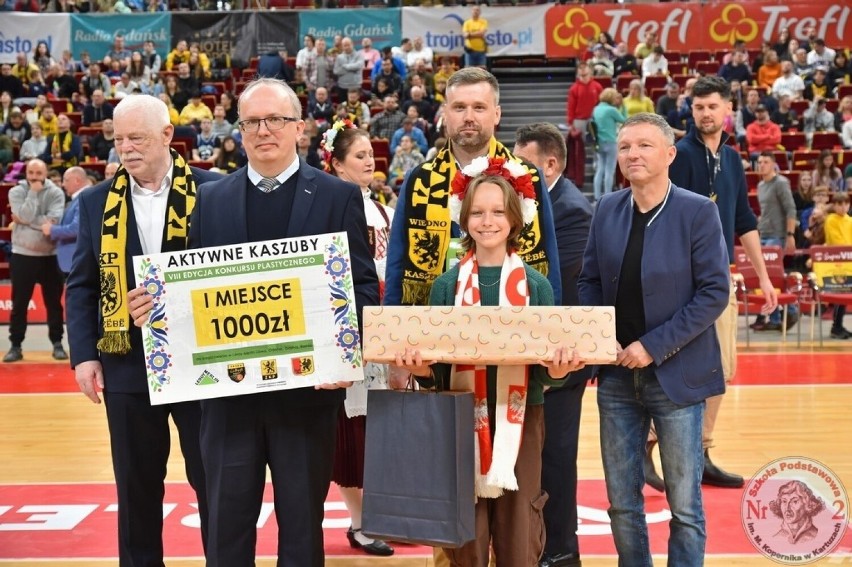 Maja odebrała nagrodę podczas wyjątkowego meczu koszykówki.