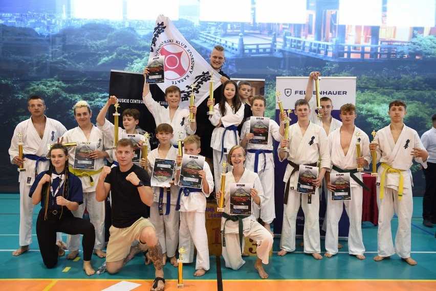 Reprezentanci Zielonogórskiego Klubu Sportowego Karate...