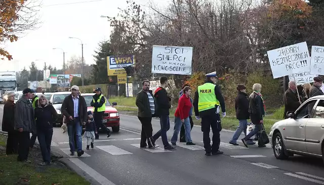 Mieszkańcy Nowosolnej protestowali przeciwko opóźnieniom przy budowie obwodnicy.