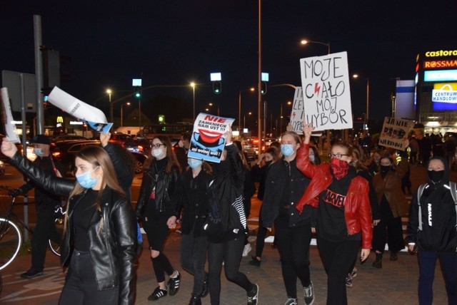 Manifestacja przeciwko wyrokowi Trybunału w Zielonej Górze