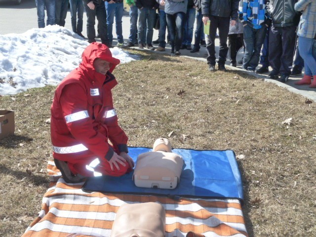 Młodzież i specjaliści zachęcali mieszkańców Bytowa do prowadzenia zdrowego stylu życia