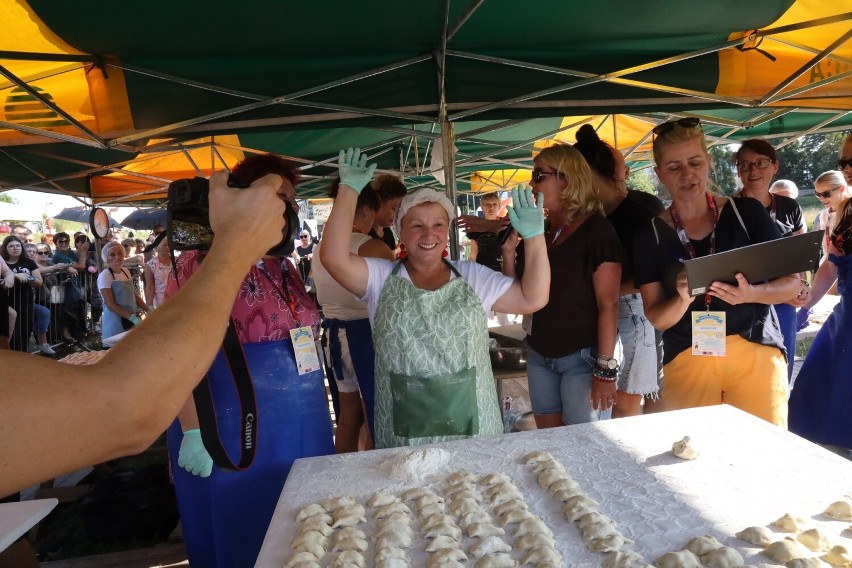 Mistrzostwa Legnicy w Lepieniu Pierogów! Wygrała Jadwiga Śledź, zobaczcie zdjęcia