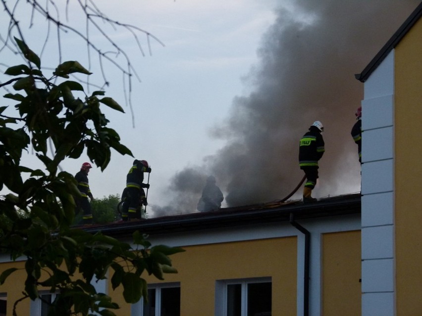 Pożar budynku po dawnej szkole w Klonowcu