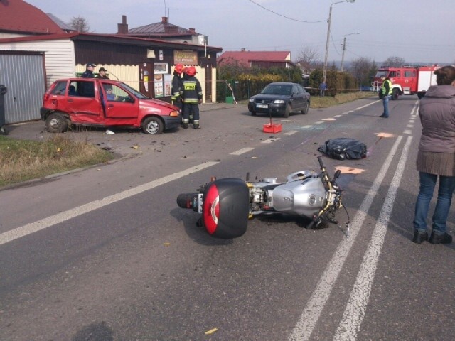 Wypadek śmiertelny w Kończychach Małych. Śmierć na miejscu poniósł 27-letni motocyklista.