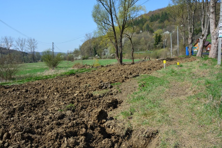 W Mrzygłodzie w gminie Sanok trwają prace związane z budową sieci kanalizacji sanitarnej