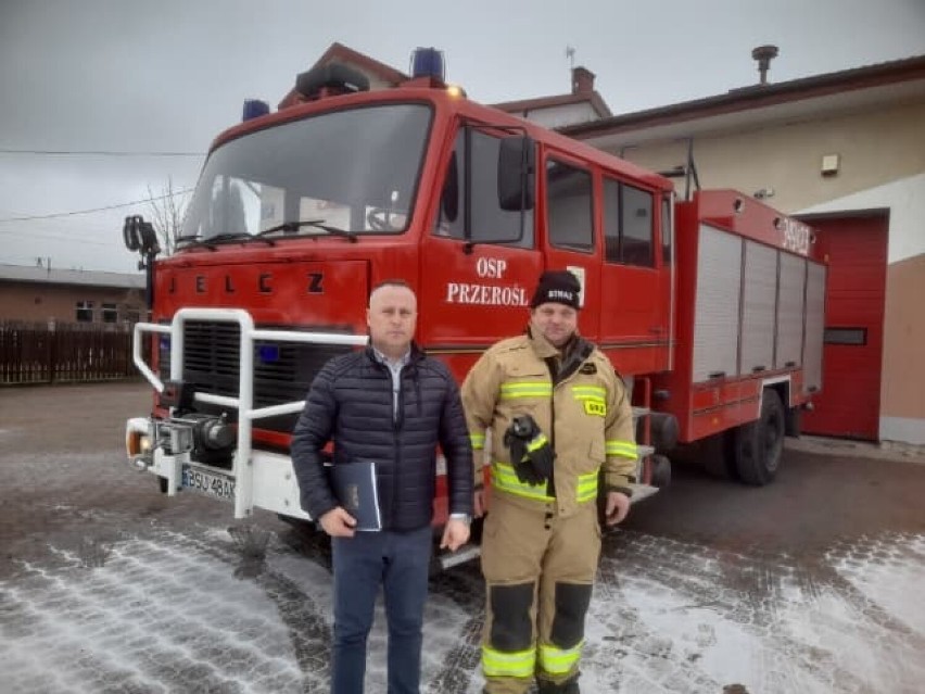 Strażacy z OSP Przerośl solidarni z Ukrainą. Oddali im swój wóz strażacki