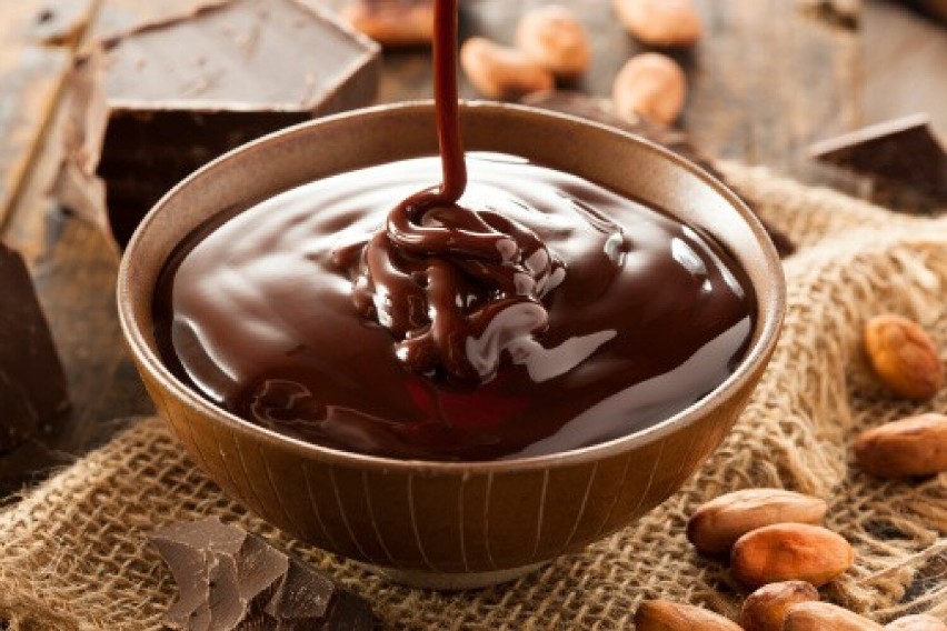 200 ml śmietanki 30%

200 g czekolady deserowej