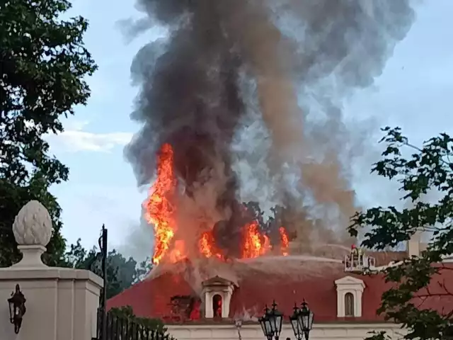 Przyczyna wybuchu pożaru nie jest jeszcze znana.