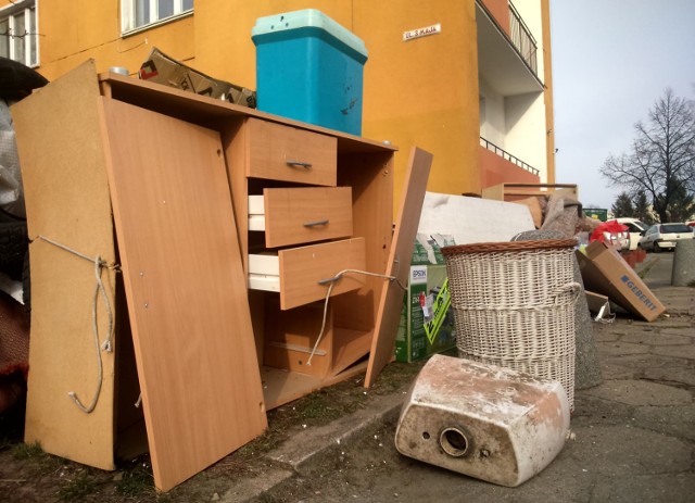 Proponowane zmiany wprowadzają możliwość całorocznego wystawiania odpadów wielkogabarytowych.