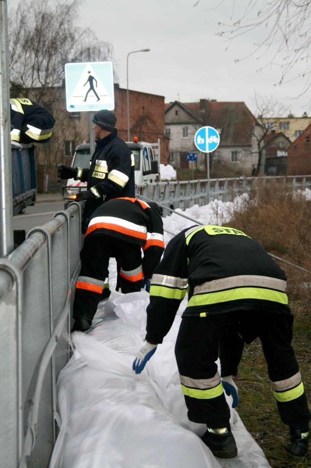 Warta Międzychód - fachowcy uspokajają, że choć stan wody wzrasta, to nie grozi nam powódź taka, jaką mieliśmy w 2011 roku.