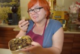 12 kwietnia przypada Dzień Czekolady. Gorliczanka Renata Gaweł, mistrz cukiernictwa radzi jak zrobić domowe praliny